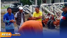 Caption: Kepala Disperta-KP dampingi Komisi II DPRD Sampang saat sidak alsintan, (sumber foto: staf Komisi II). 