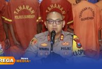 Caption: Kapolres Sumenep AKBP Rivanda, saat gelar press conference ungkap kasus kriminal selama tahun 2025, (dok. foto istimewa). 