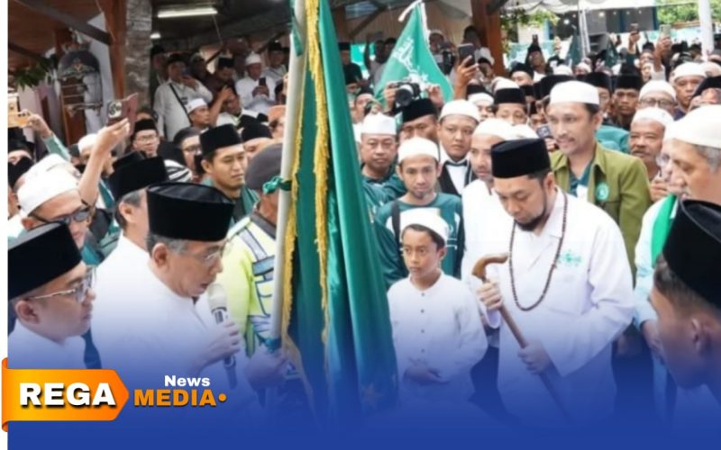 Caption: penyerahan tongkat dan tasbih isyarah pendirian NU diserahkan kepada Pengasuh Pondok Pesantren Tebuireng, (dok. foto istimewa). 