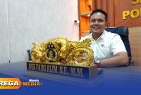 Caption: PS Kasat Reskrim Polres Sampang, Iptu Nur Fajri Alim, saat ditemui di ruang kerjanya, (dok. Harry, Rega Media). 