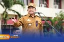 Caption: Wakil Bupati Sumenep KH Imam Hasyim, memberikan arahan kepada ASN saat pimpin apel perdana di tahun 2026, (sumber foto: Sumenep.go.id). 