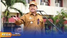 Caption: Wakil Bupati Sumenep KH Imam Hasyim, memberikan arahan kepada ASN saat pimpin apel perdana di tahun 2026, (sumber foto: Sumenep.go.id).