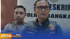 Caption: Kasi Humas Polres Bangkalan Ipda Agung Intama, dampingi Kasat Reskrim AKP Hafid Dian Maulidi saat diwawancara awak media, (dok. Syafin, Rega Media). 
