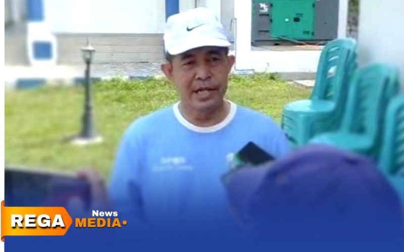 Caption: Sekretaris Satgas MBG Kabupaten Sampang, Sudarmanta, saat diwawancara awak media, (dok. foto istimewa). 