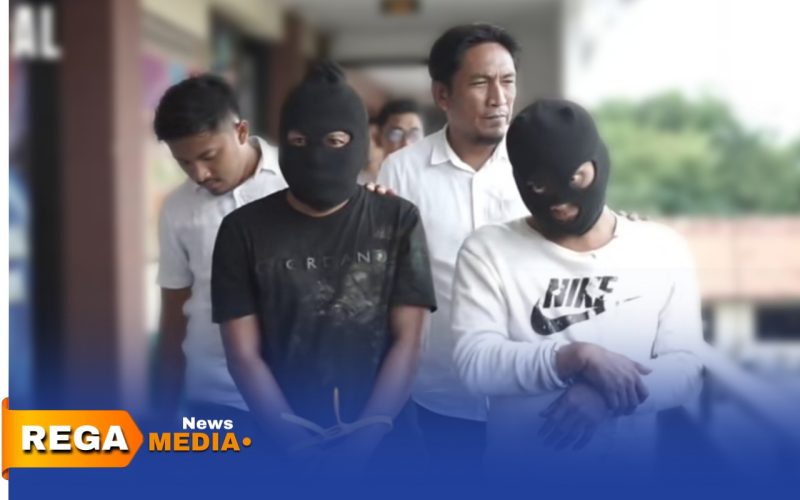 Caption: dua spesialis pencurian sepeda motor inisial S dan AS, digelandang penyidik Satreskrim Polres Sampang, (dok. foto istimewa). 