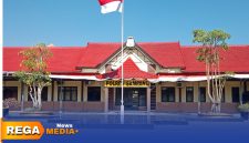 Caption: Mako Kepolisian Resor Sampang, Jl.Jamaluddin No.02, (dok. Harry Rega Media). 