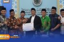 Caption: Dewan Syariah Nasional Majelis Ulama Indonesia (DSN-MUI) pose bersama usai gelar serah terima jabatan, (sumber foto: MUI digital). 