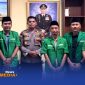 Caption: Wakapolres Sumenep Kompol Masyhur Ade, pose bersama anggota LBH PC GP Ansor Sumenep, (sumber foto: Sumenep.go.id). 