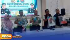 Caption: Polres Pamekasan tunjukkan barang bukti kasus penjambretan yang menyebabkan satu korban meningg dunia, (dok. Kurdi Rega Media). 