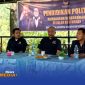 Caption: tengah, Ketua DPD Partai NasDem Sampang Surya Noviantoro, berdampingan dengan Ketua DPRD Sampang Rudi Kurniawan, disela acara pendidikan politik, (dok. foto istimewa). 