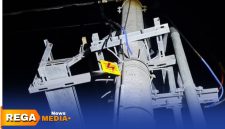 Caption: tiang trafo lampu penerangan jalan umum di JLS yang menjadi sasaran pencurian, (sumber foto: PLN ULP Sampang).