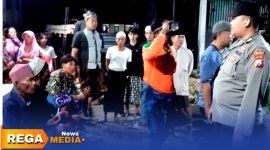 Caption: sejumlah warga Desa Gersempal berada di halaman rumah terduga pelaku wanita inisial SH, dan tampak anggota Polsek Omben melakukan pengamanan, (sumber foto: Humas Polres Sampang). 