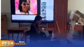 Caption: potongan video amatir, tampak oknum guru SDN Batuporo Timur 1 tengah santai mendengarkan musik dangdut, (dok. Harry Rega Media). 