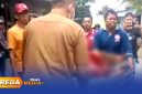 Caption: potongan video amatir warga, seorang pria yang menjadi korban pembacokan di Tanah Merah Bangkalan saat dievakuasi ke ambulance menuju Puskesmas setempat, (dok. Syafin Rega Media). 