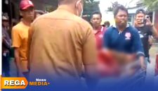 Caption: potongan video amatir warga, seorang pria yang menjadi korban pembacokan di Tanah Merah Bangkalan saat dievakuasi ke ambulance menuju Puskesmas setempat, (dok. Syafin Rega Media). 