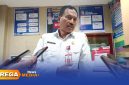 Caption: Plt Kepala Dinas Pendidikan Kabupaten Sampang, Nur Alam, saat diwawancara awak media, (dok. Harry Rega Media). 