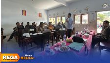 Caption: BPJS Ketenagakerjaan saat sosialisasi dan pendataan digital kepesertaan terhadap guru madrasah di Kabupaten Sampang, (dok. foto istimewa). 