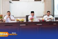Caption: tengah, Wakil Bupati Bangkalan Moh Fauzan Ja'far, hadir dalam kegiatan pemberian arahan kepada ASN Pendidikan, (sumber foto. laman resmi Pemkab Bangkalan). 