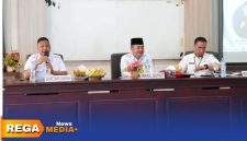 Caption: tengah, Wakil Bupati Bangkalan Moh Fauzan Ja'far, saat hadir dalam kegiatan pemberian arahan kepada ASN Pendidikan, (sumber foto. laman resmi Pemkab Bangkalan). 
