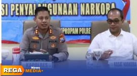 Caption: Kapolres Sumenep AKBP Anang Hardiyanto didampingi Kasat Resnarkoba dalam press conference, (dok. foto istimewa). 