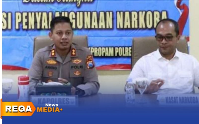 Caption: Kapolres Sumenep AKBP Anang Hardiyanto didampingi Kasat Resnarkoba dalam press conference, (dok. foto istimewa). 