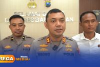 Caption: Kapolres Sampang AKBP Wibowo, didampingi Kasi Humas Ipda Agung Intama dan Kasat Reskrim AKP Hafid Dian Maulidi, (dok. Syafin Rega Media).