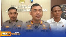 Caption: Kapolres Sampang AKBP Wibowo, didampingi Kasi Humas dan Kasat Reskrim, (dok. Syafin Rega Media).