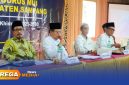 Caption: Ketua MUI Sampang KH.Itqan Bushiri menyampaikan sambutannya dalam agenda ta'aruf dan konsolidasi pengurus, (dok. foto istimewa). 