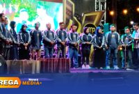 Caption: prosesi pengukuhan pengurus Jurnalis Muda Pamekasan di area Monumen Arek Lancor, (dok. Kurdi Rega Media). 