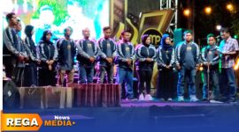 Caption: prosesi pengukuhan pengurus Jurnalis Muda Pamekasan di area Monumen Arek Lancor, (dok. Kurdi Rega Media). 