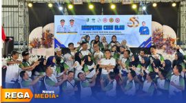 Caption: Direktur RSUD dr.Mohammad Zyn Sampang, dr.Bhakti Setiyo Tunggal, pose bersama staf dan jajaran disela acara Kompetisi Code Blue se-Jatim, (dok. foto istimewa). 