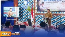 Caption: Bupati Sampang H.Slamet Junaidi, sampaikan sambutan dalam Musrenbang RKPD 2027 di Kecamatan Kedungdung, (dok. foto istimewa). 