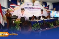 Caption: Bupati Sampang H.Slamet Junaidi, sampaikan sambutannya saat Musrenbang RKPD tahun 2027 di Kecamatan Robatal, (dok. Harry Rega Media). 