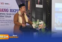 Caption: Wakil Bupati Sampang KH. Ahmad Mahfudz, sampaikan sambutan dalam Musrenbang RKPD 2027 di Kecamatan Torjun, (dok. foto istimewa). 