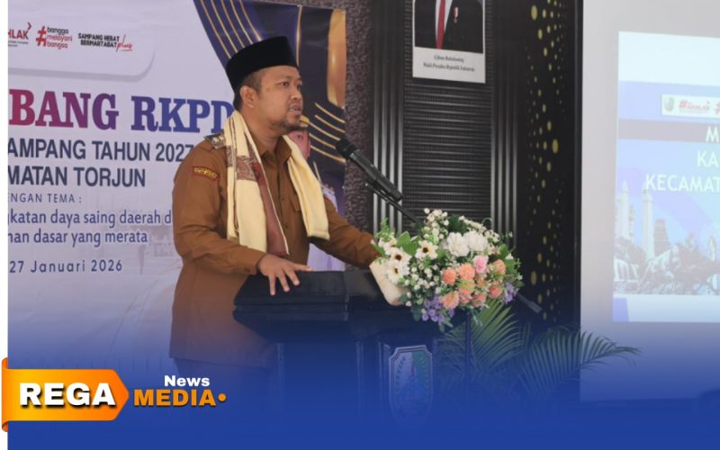 Caption: Wakil Bupati Sampang KH. Ahmad Mahfudz, sampaikan sambutan dalam Musrenbang RKPD 2027 di Kecamatan Torjun, (dok. foto istimewa). 