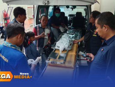 Penyerahan kerangka kepada pihak keluarga.