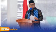 Caption: Wakil Bupati Sampang KH. Ahmad Mahfudz, sampaikan sambutan saat Musrenbang RKPD 2027 di Kecamatan Banyuates, (sumber foto: Diskominfo Sampang).