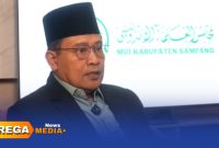 Caption: Ketum Majelis Ulama' Indonesia (MUI) Kabupaten Sampang, KH. Itqan Bushiri, (dok. Harry Rega Media).