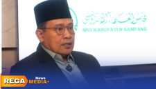 Caption: Ketua Majelis Ulama' Indonesia (MUI) Kabupaten Sampang, KH. Itqan Bushiri, (dok. Harry Rega Media). 