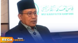 Caption: Ketum Majelis Ulama' Indonesia (MUI) Kabupaten Sampang, KH. Itqan Bushiri, (dok. Harry Rega Media). 
