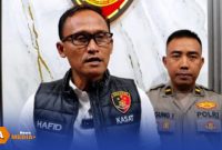 Caption: Kasat Reskrim Polres Bangkalan AKP Hafid Dian Maulidi didampingi Kasi Humas Ipda Agung Intama, saat diwawancara awak media, (dok. Syafin Rega Media).