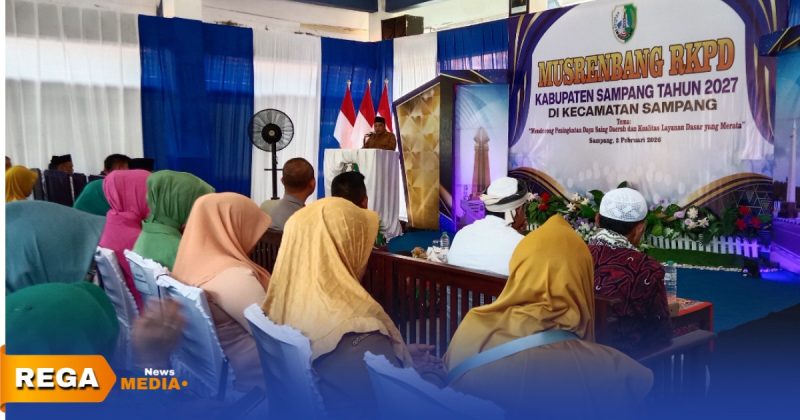 Caption: Camat Sampang Aminullah menyampaikan sambutan dalam Musrenbang RKPD Kabupaten Sampang Tahun 2027, (dok. Harry Rega Media). 