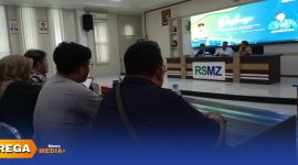 Caption: saat berlangsungnya diskusi, Bupati Sampang H. Slamet Junaidi memberikan arahan kepada manajemen dan dokter RSUD dr. Mohammad Zyn, (dok. Harry Rega Media). 