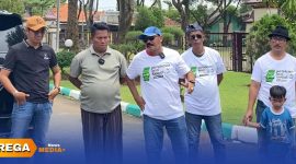 Caption: jelang berlaga di Liga 4 Jatim, Manajemen Persepam pose sebelum keberangkatan ke Kota Nganjuk, (dok. Kurdi Rega Media). 