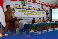 Caption: Camat Omben Didik Adi Pribadi, saat sampaikan sambutannya dalam Musrenbang RKPD Kabupaten Sampang Tahun 2027, (dok. Harry Rega Media). 