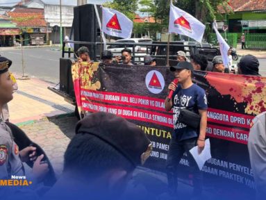 Forkot Demo DPRD Pamekasan.