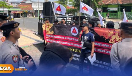 Forkot Demo DPRD Pamekasan.