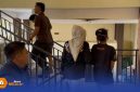 Caption: anggota Satreskrim Polres Sampang mengawal ketat pasutri inisial ZA dan SM pelaku curanmor di Jalan Wijaya Kusuma, (sumber foto. Humas Polres Sampang). 