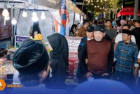 Caption: Bupati Sampang H. Slamet Junaidi, didampingi Pembina Sampang Kreatif Andi Sulfa dan Plt Kepala Diskopindag Sampang Zaiful Muqaddas, saat meninjau stan Bazar UMKM, (dok. foto istimewa). 