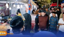 Caption: Bupati Sampang H. Slamet Junaidi, didampingi Pembina Sampang Kreatif dan Plt Kepala Diskopindag Sampang saat meninjau stan Bazar UMKM, (dok. foto istimewa). 